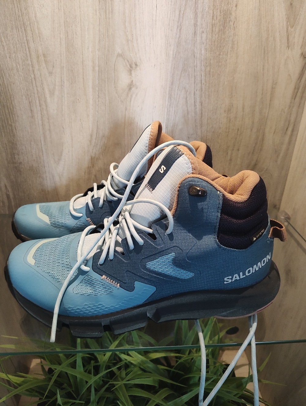 Salomon Hiking Women's Boots SZ 7.5 Gentle Used